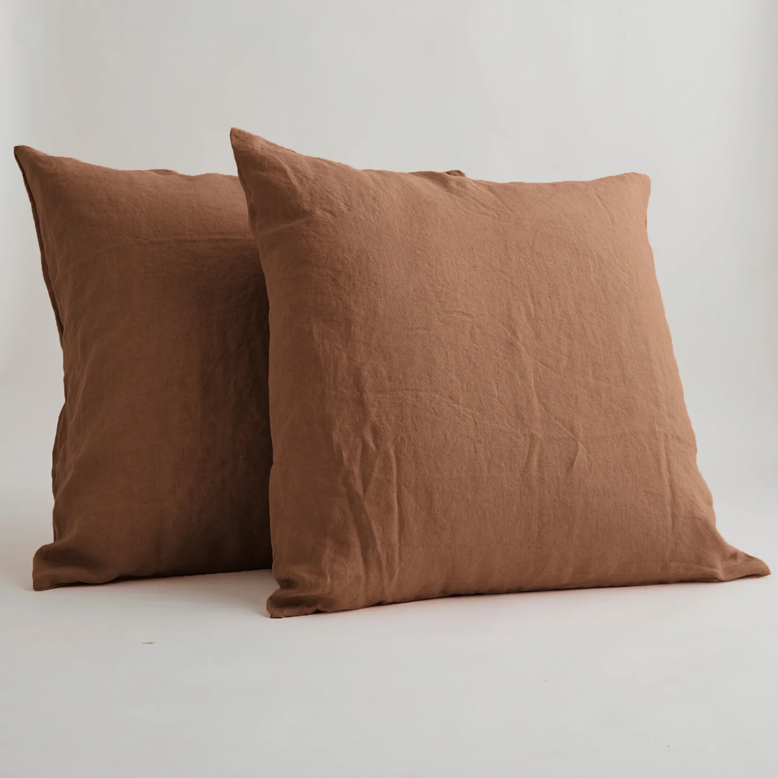 French Flax Linen Pillowcase Set in Hazelnut - Image 2