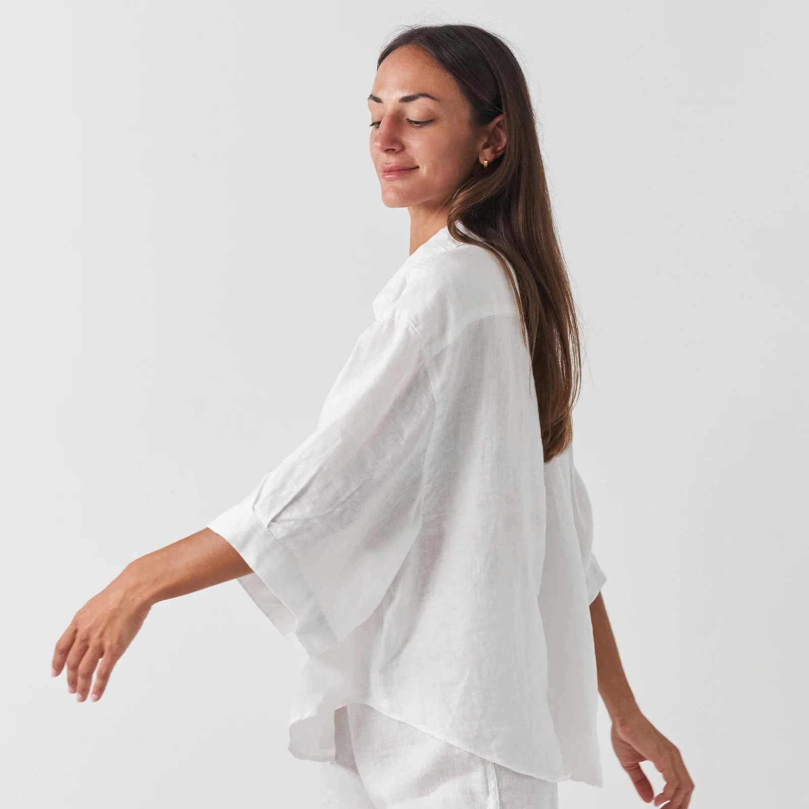 French Flax Linen Ruby Shirt in White - Image 3