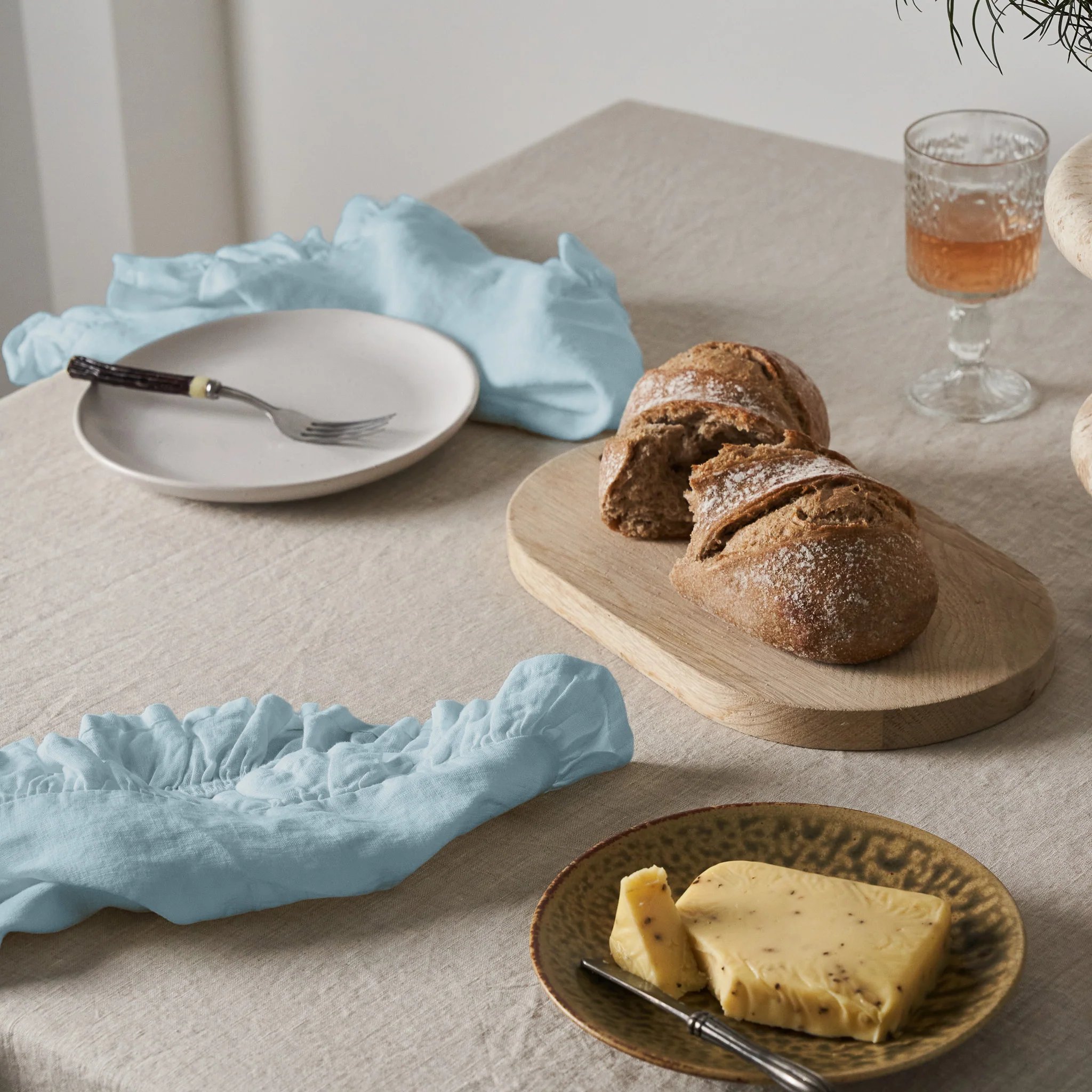 French Flax Linen Ruffles Napkins (Set Of 4) in Sky Blue - Image 3