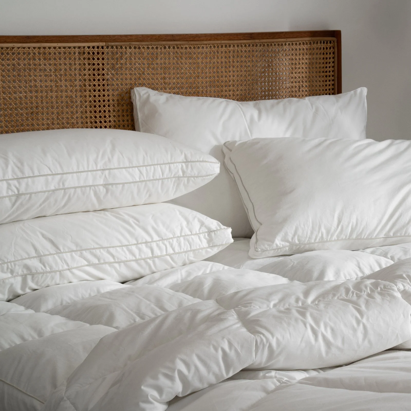 Hotel Cloud Collection™ Luxury 5 Star Hotel Pillows Set - Image 3